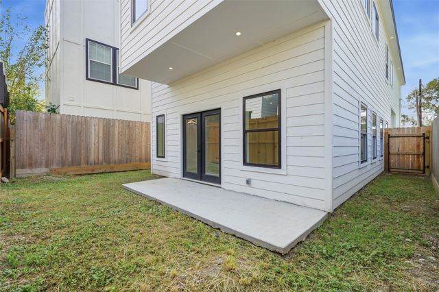 5014 Creekmont Drive, Houston, TX 77091