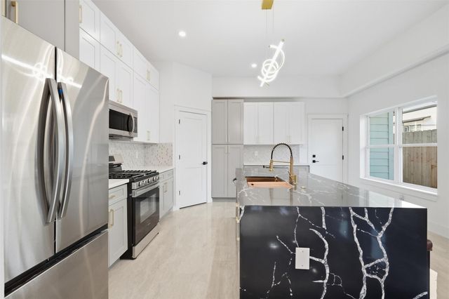5014 Creekmont Drive, Houston, TX 77091