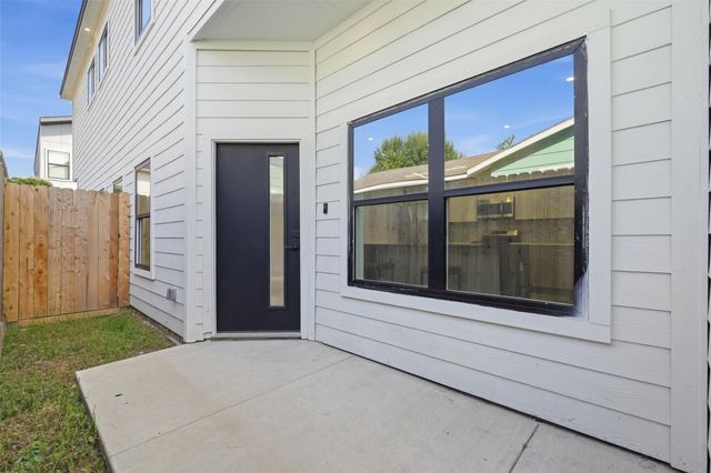 5014 Creekmont Drive, Houston, TX 77091