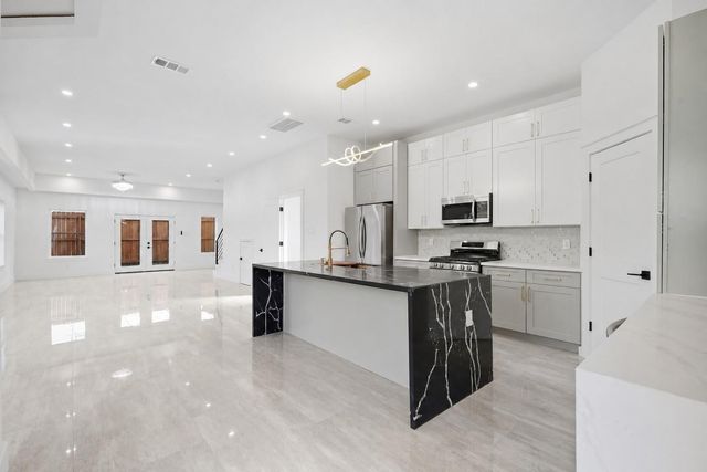 5014 Creekmont Drive, Houston, TX 77091