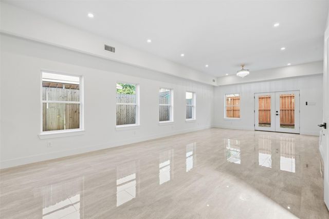 5014 Creekmont Drive, Houston, TX 77091