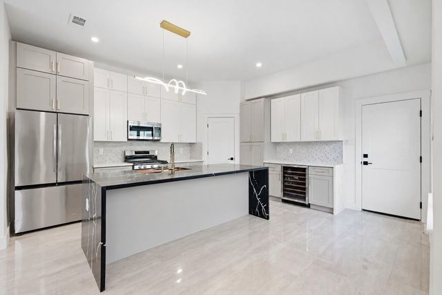 5014 Creekmont Drive, Houston, TX 77091