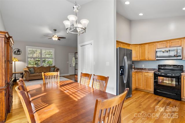 73 Honeysuckle Lane, Asheville, NC 28806