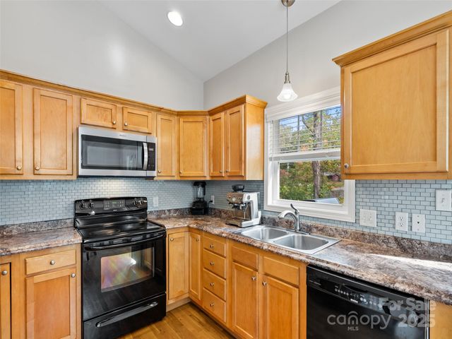 73 Honeysuckle Lane, Asheville, NC 28806