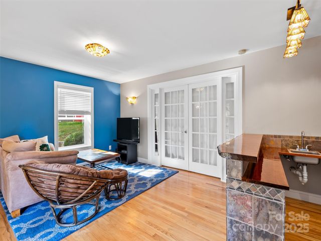 73 Honeysuckle Lane, Asheville, NC 28806