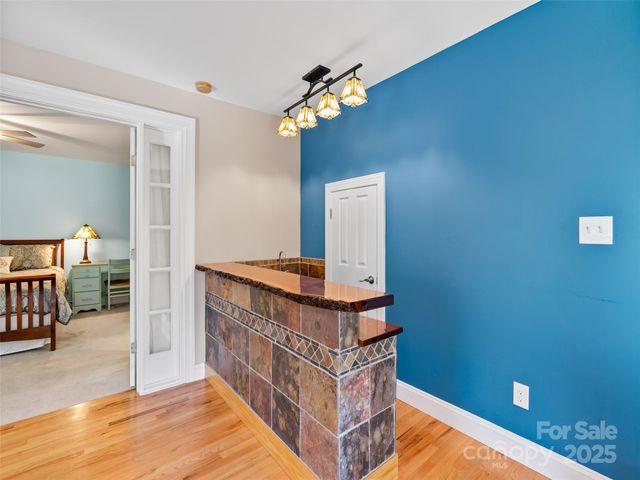 73 Honeysuckle Lane, Asheville, NC 28806