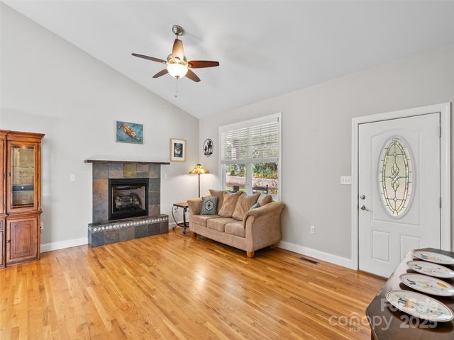 73 Honeysuckle Lane, Asheville, NC 28806