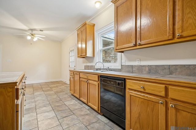 5839 Glen Cove Dr, Baton Rouge, LA 70809