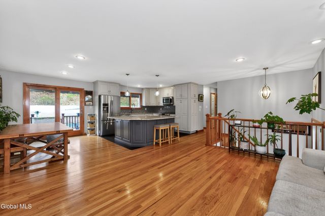 3 Woodside Court, North Greenbush, NY 12198