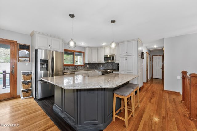 3 Woodside Court, North Greenbush, NY 12198