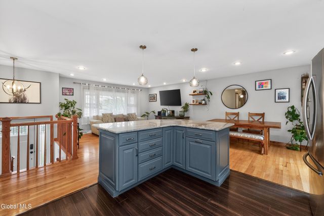 3 Woodside Court, North Greenbush, NY 12198