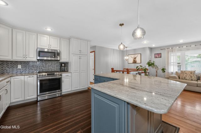 3 Woodside Court, North Greenbush, NY 12198