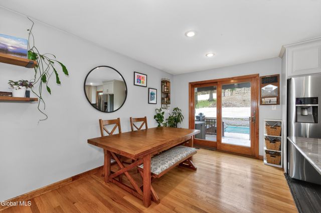 3 Woodside Court, North Greenbush, NY 12198