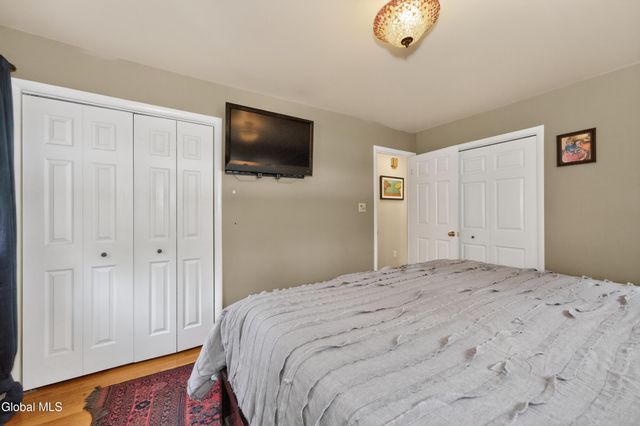 3 Woodside Court, North Greenbush, NY 12198