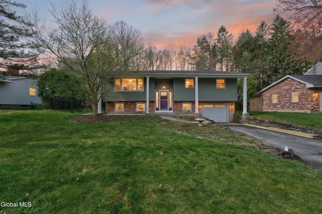 3 Woodside Court, North Greenbush, NY 12198