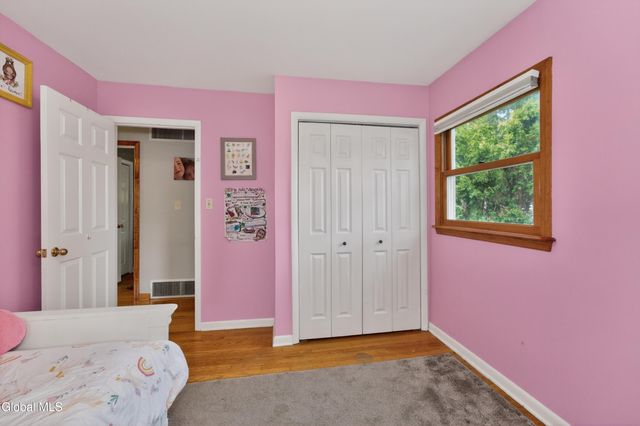 3 Woodside Court, North Greenbush, NY 12198