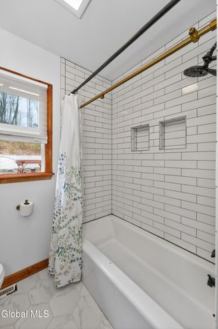 3 Woodside Court, North Greenbush, NY 12198