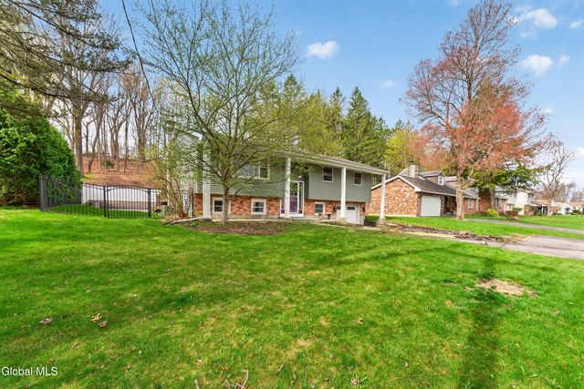 3 Woodside Court, North Greenbush, NY 12198