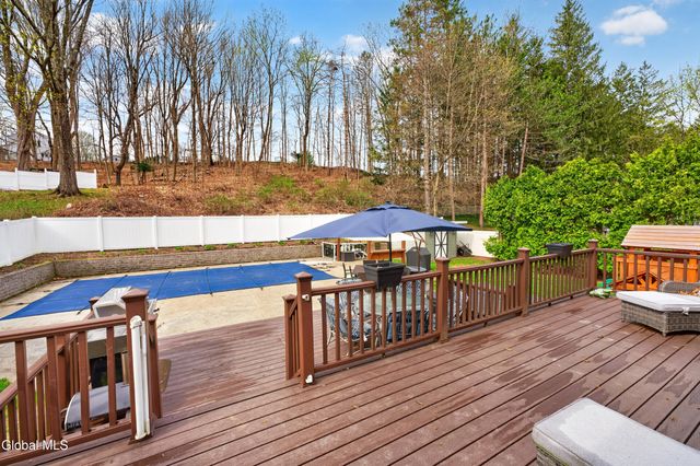 3 Woodside Court, North Greenbush, NY 12198