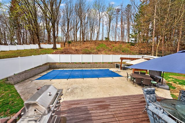 3 Woodside Court, North Greenbush, NY 12198