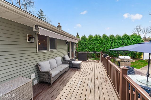 3 Woodside Court, North Greenbush, NY 12198