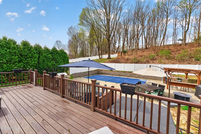 3 Woodside Court, North Greenbush, NY 12198