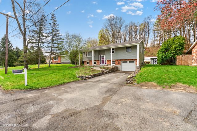 3 Woodside Court, North Greenbush, NY 12198