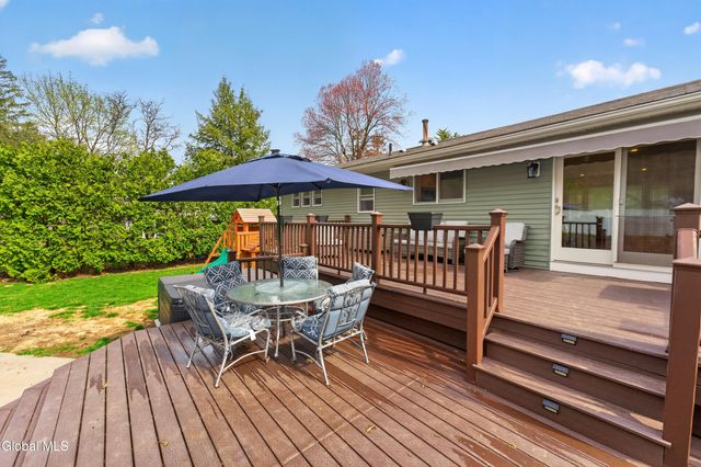 3 Woodside Court, North Greenbush, NY 12198