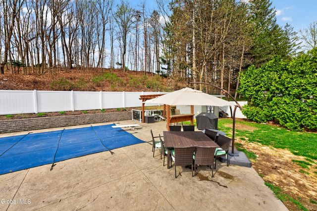 3 Woodside Court, North Greenbush, NY 12198