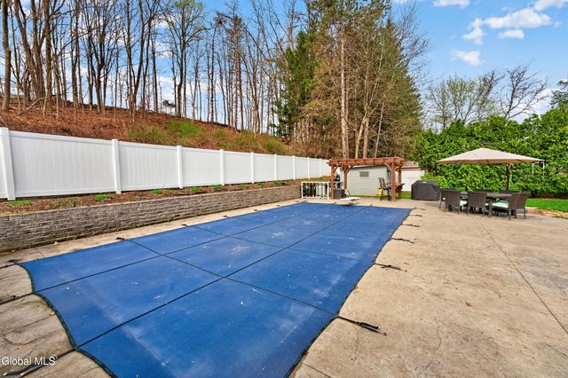 3 Woodside Court, North Greenbush, NY 12198