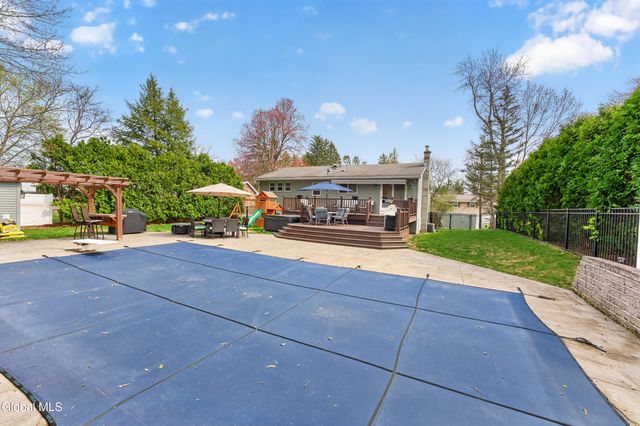 3 Woodside Court, North Greenbush, NY 12198
