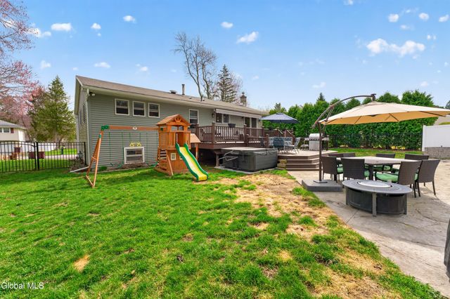 3 Woodside Court, North Greenbush, NY 12198