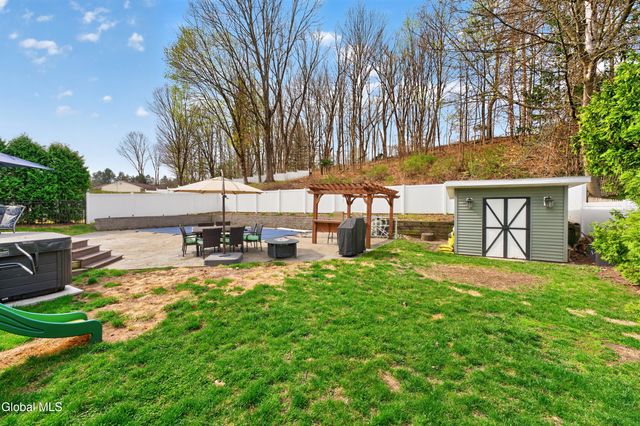 3 Woodside Court, North Greenbush, NY 12198