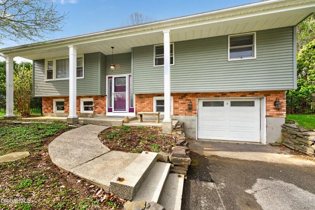3 Woodside Court, North Greenbush, NY 12198