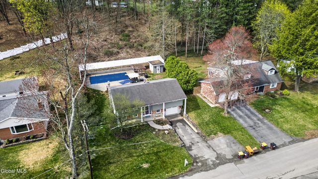 3 Woodside Court, North Greenbush, NY 12198