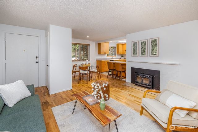 13734 Stone Avenue N, Seattle, WA 98133