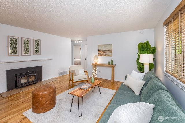 13734 Stone Avenue N, Seattle, WA 98133