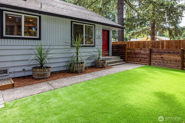 13734 Stone Avenue N, Seattle, WA 98133