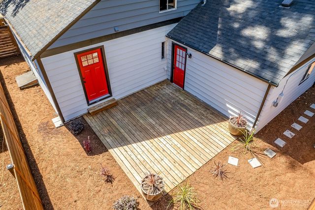 13734 Stone Avenue N, Seattle, WA 98133