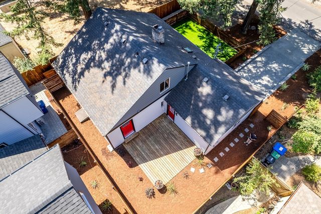 13734 Stone Avenue N, Seattle, WA 98133