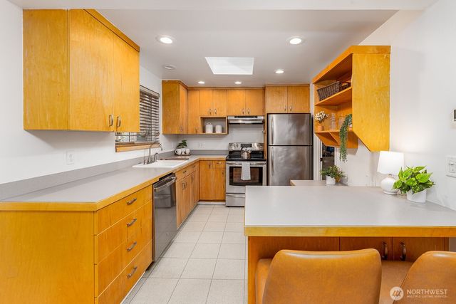 13734 Stone Avenue N, Seattle, WA 98133