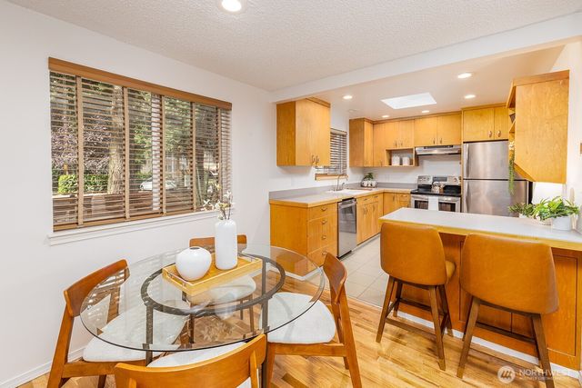 13734 Stone Avenue N, Seattle, WA 98133