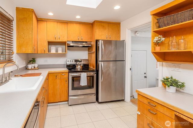 13734 Stone Avenue N, Seattle, WA 98133
