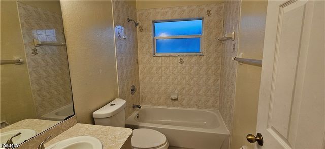 1628 SW Santa Barbara PL, Cape Coral, FL 33991