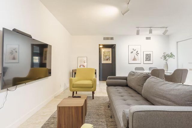 2404 NE Ne 33rd Ave Avenue 4, Fort Lauderdale, FL 33305