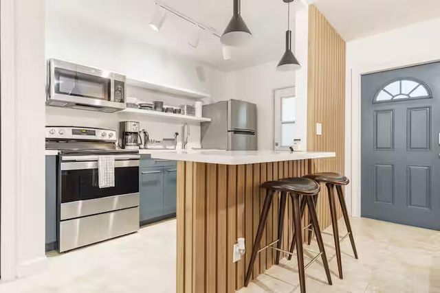 2404 NE Ne 33rd Ave Avenue 4, Fort Lauderdale, FL 33305