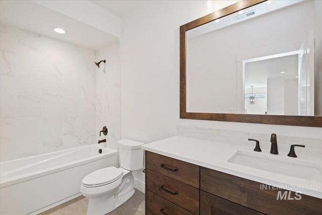 2033 E Blakehurst St., Kuna, ID 83634