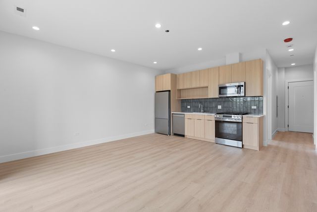 904 W Dakin Street 401, Chicago, IL 60613
