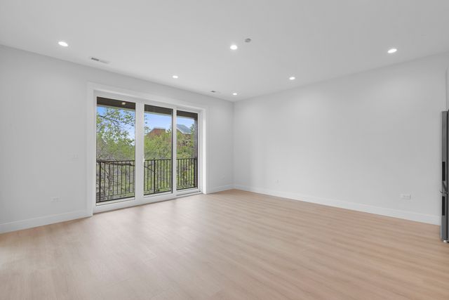 904 W Dakin Street 401, Chicago, IL 60613
