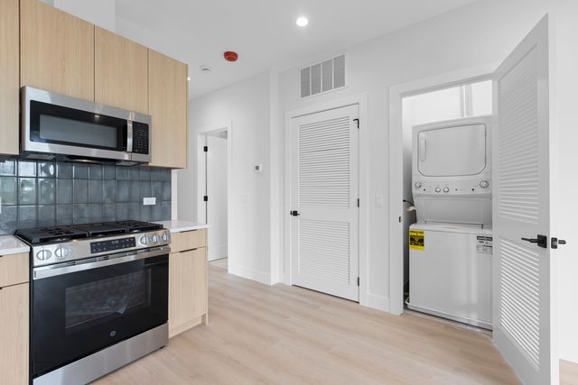 904 W Dakin Street 401, Chicago, IL 60613